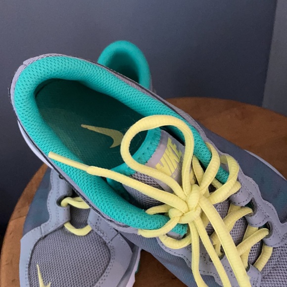 Nike Women’s Runners - Picture 3 of 5